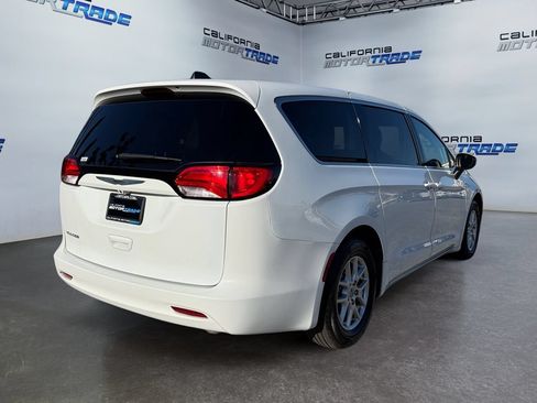 Used 2023 Chrysler Voyager LX FWD image 5