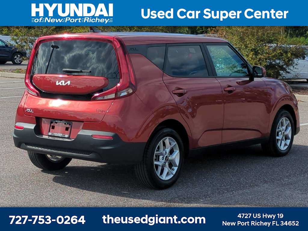 Used 2022 Kia Soul LX w/ Technology Package FWD image 5