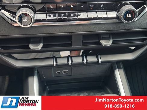 Used 2025 Chevrolet Colorado Trail Boss AWD/4WD image 20