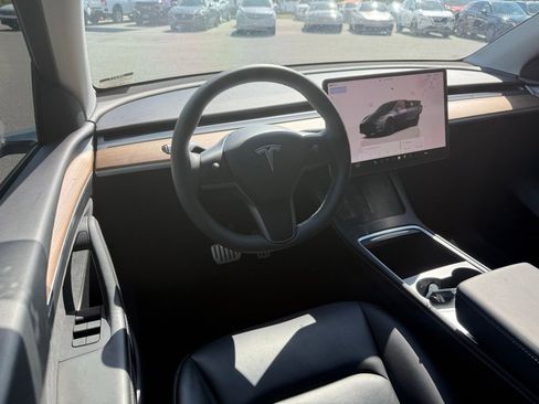Used 2023 Tesla Model Y Performance AWD/4WD image 4