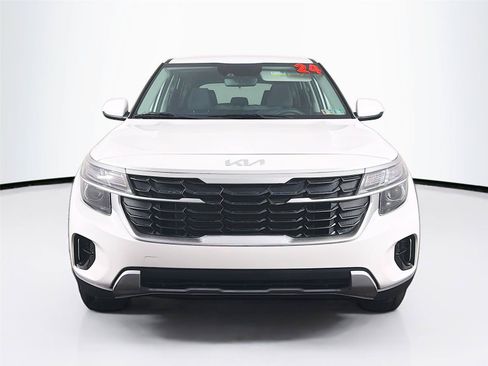 Used 2024 Kia Seltos LX AWD/4WD image 6