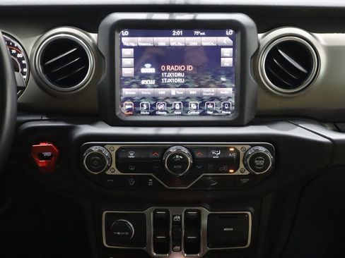 Used 2018 Jeep Wrangler Unlimited Rubicon image 30