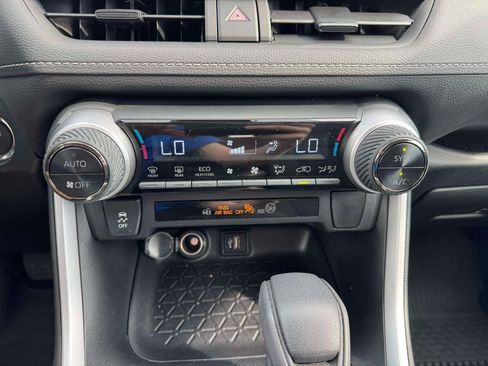 Used 2025 Toyota RAV4 XLE image 28
