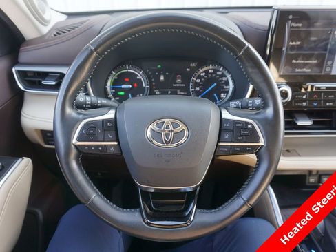 Used 2020 Toyota Highlander Platinum image 3