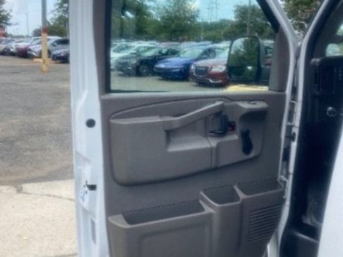 Used 2020 Chevrolet Express 2500 RWD image 14