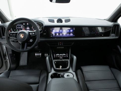 New 2026 Porsche Cayenne GTS image 13