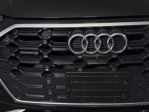 Used 2023 Audi Q5 2.0T Prestige w/ Prestige Package AWD/4WD image 12