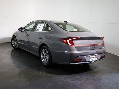 Used 2022 Hyundai Sonata SE FWD image 2
