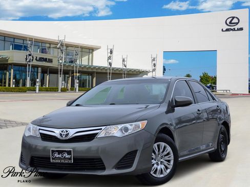Used 2012 Toyota Camry LE image 1