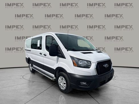 Used 2025 Ford Transit 250 Low Roof RWD image 4