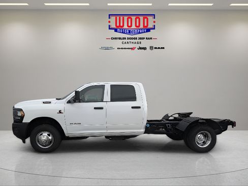 Used 2022 RAM 3500 Tradesman w/ Chrome Appearance Group AWD/4WD image 6