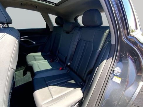 Used 2025 Audi Q5 Premium w/ Convenience Package AWD/4WD image 18