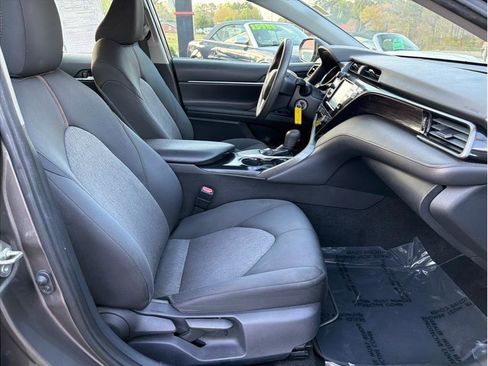 Used 2019 Toyota Camry LE image 11
