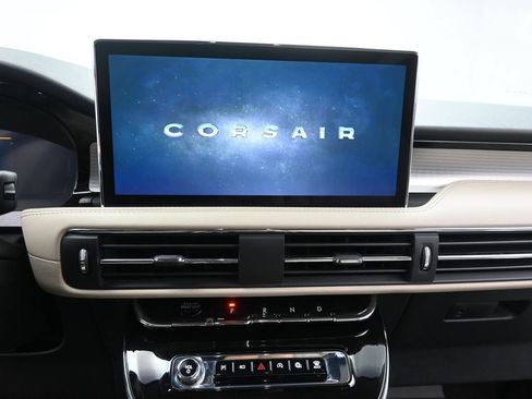 Used 2025 Lincoln Corsair AWD image 15