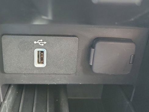 Used 2019 Ford Explorer XLT w/ Equipment Group 202A image 27