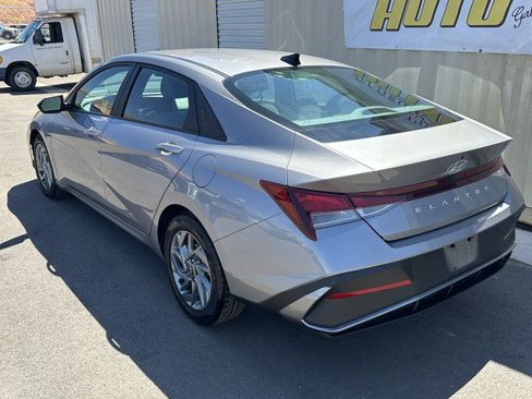 Used 2024 Hyundai Elantra SEL FWD image 2