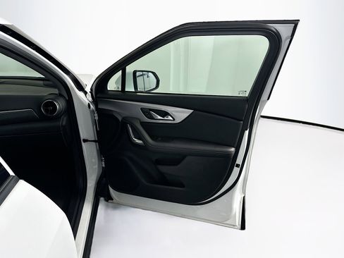 Used 2024 Chevrolet Blazer LT image 32