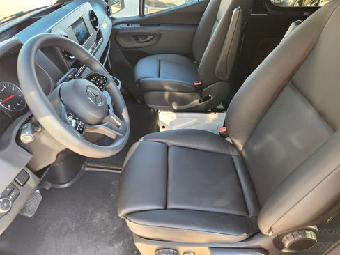 Used 2024 Mercedes-Benz Sprinter 3500 image 4