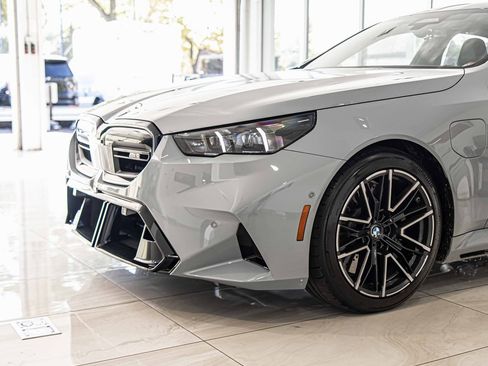 Used 2025 BMW M5 w/ Carbon Package image 4