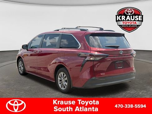 Used 2024 Toyota Sienna XLE FWD image 6