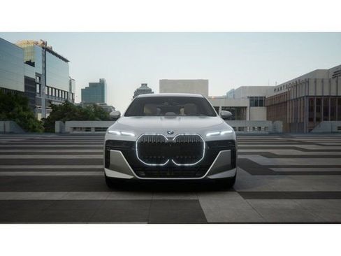 New 2025 BMW i7 eDrive50 w/ M Sport Package image 3
