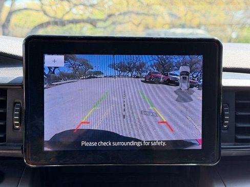 Used 2023 Ford Explorer XLT image 14