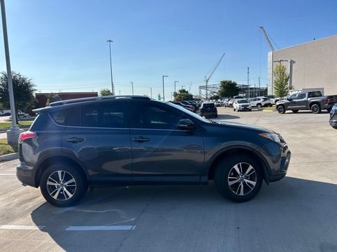 Used 2016 Toyota RAV4 XLE w/ Convenience Package FWD image 2