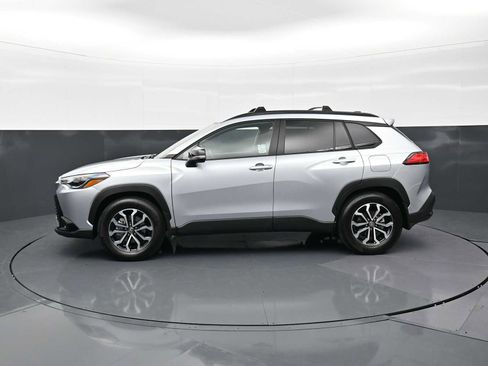 Used 2025 Toyota Corolla Cross AWD Hybrid w/ Moonroof Package image 8