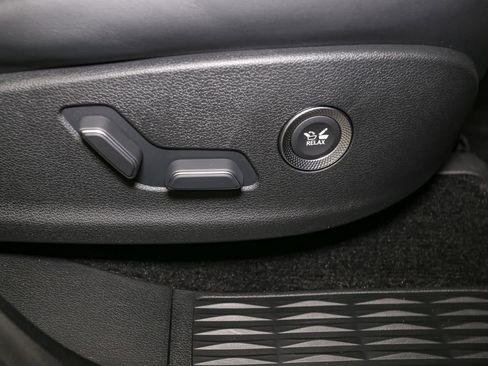 Used 2022 Genesis GV80 3.5T Prestige Signature w/ Winter Weather Package image 25