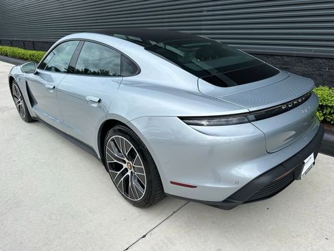 Used 2024 Porsche Taycan image 3