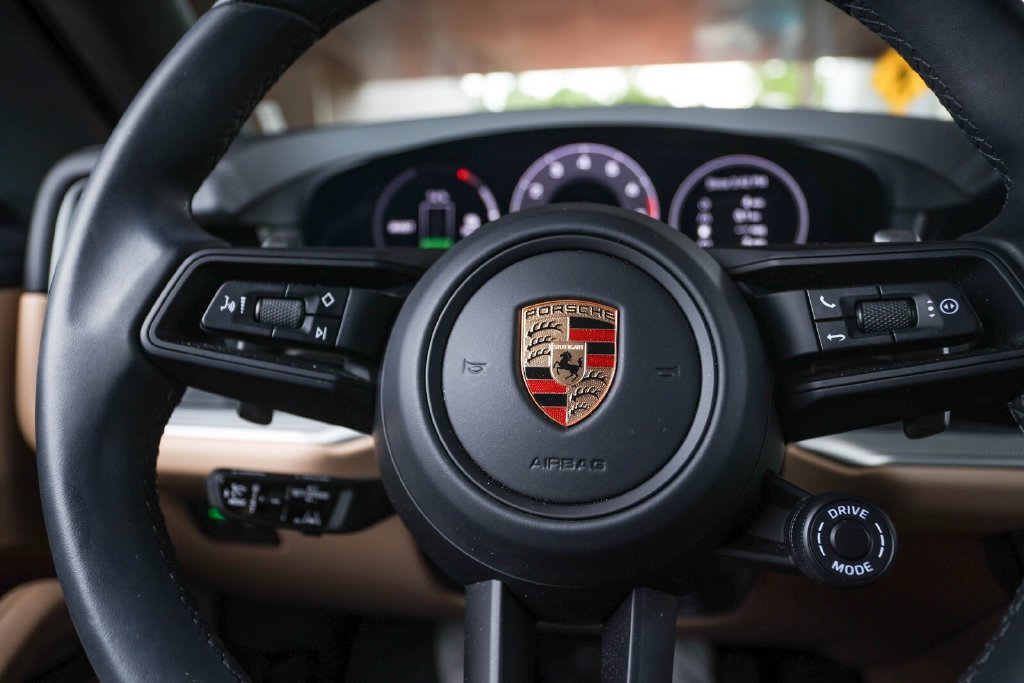 Used 2024 Porsche Cayenne Coupe AWD/4WD image 20