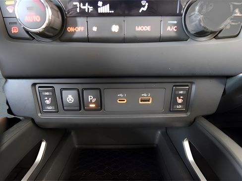 Used 2024 Nissan Frontier SV w/ SV Convenience Package image 18