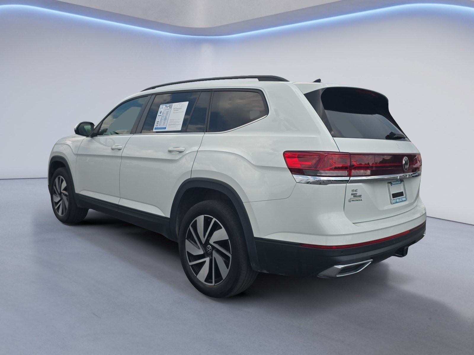 Used 2024 Volkswagen Atlas SE AWD/4WD image 3
