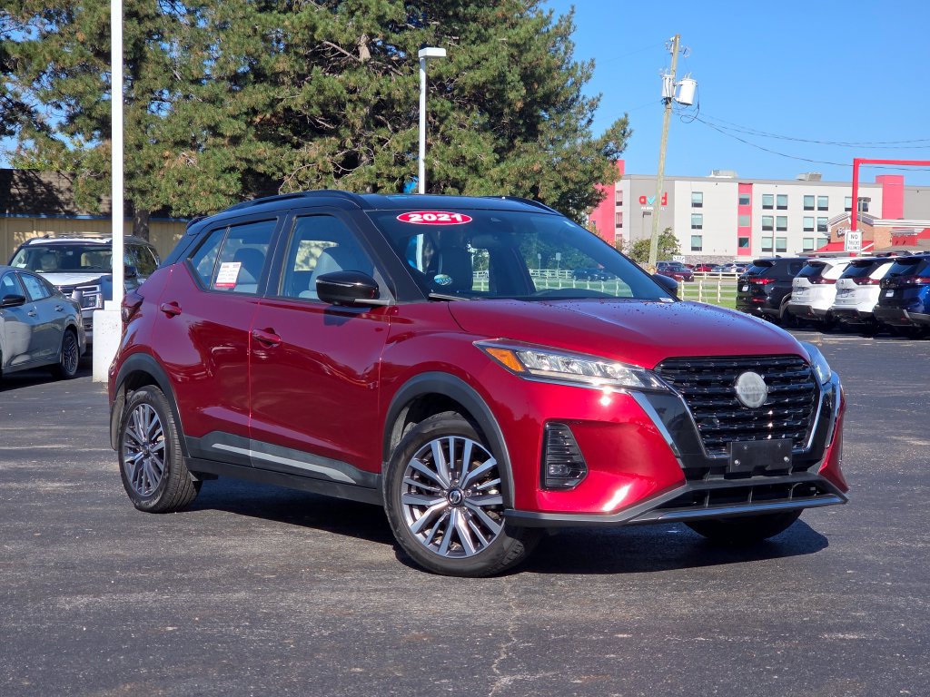 Used 2021 Nissan Kicks SR w/ SR Premium Package FWD image 2