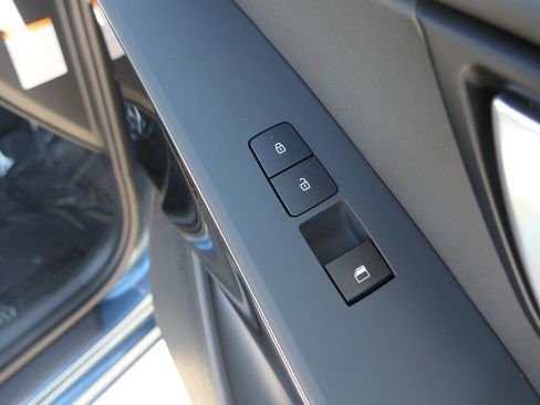 Used 2025 Kia Niro EX image 25