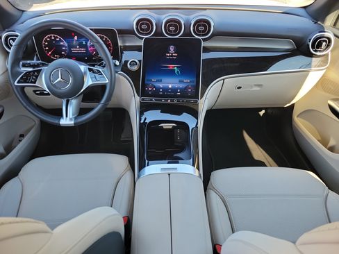 Used 2025 Mercedes-Benz GLC 300 image 10