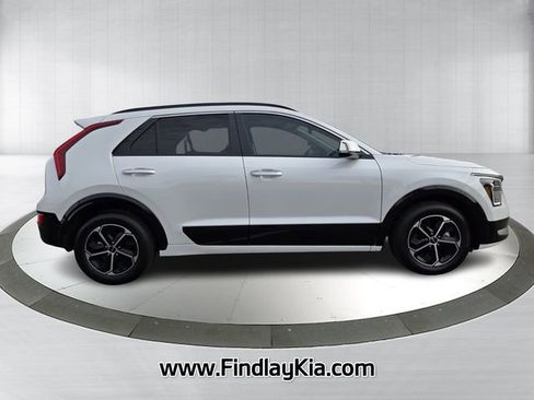 Certified 2025 Kia Niro SX image 5