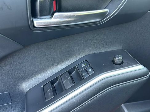 Used 2021 Toyota Highlander XLE FWD image 32