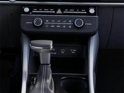 Used 2025 Hyundai Tucson SE image 18