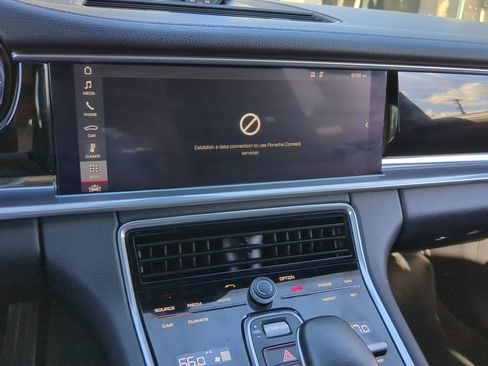 Used 2018 Porsche Panamera 4S w/ Premium Package Plus image 28