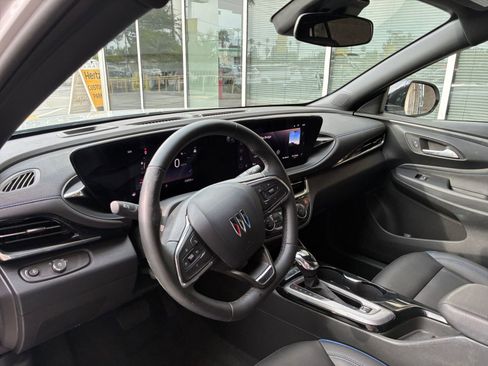 Used 2025 Buick Envista Sport Touring image 34