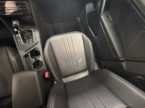 Used 2022 Volkswagen Tiguan SE image 18