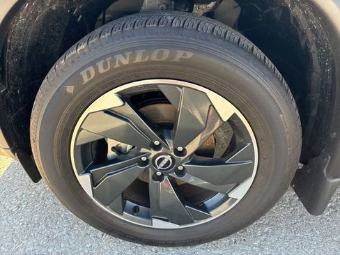 Used 2025 Nissan Rogue SV w/ SV Premium Package image 15