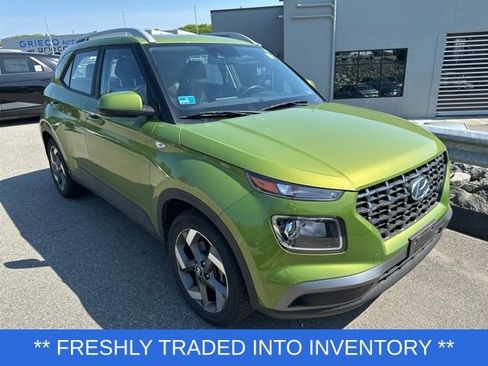 Used 2022 Hyundai Venue SEL FWD image 1