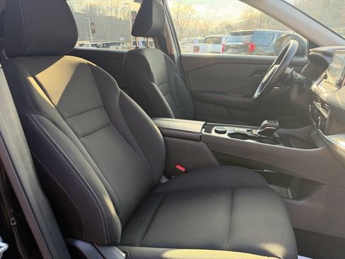 Used 2023 Nissan Rogue S image 21