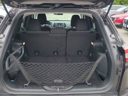 Used 2018 Jeep Cherokee Latitude w/ Altitude Package image 7