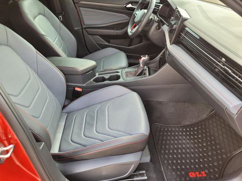 Used 2025 Volkswagen Jetta GLI Autobahn FWD image 10