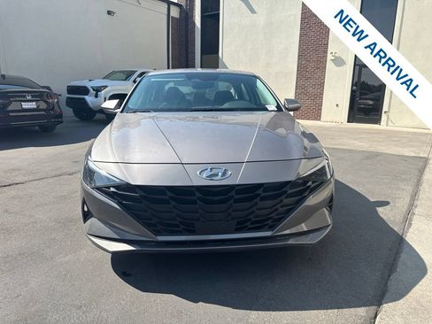 Used 2023 Hyundai Elantra SEL w/ Convenience Package FWD image 2