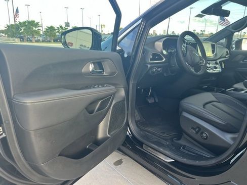 New 2026 Chrysler Voyager LX image 14