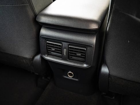 Used 2025 Toyota RAV4 LE AWD/4WD image 33